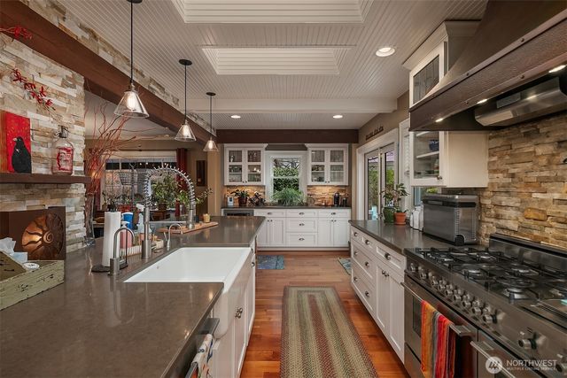 9225 Olympic View Drive, Edmonds, WA 98020