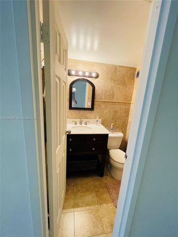 17021 N Bay Rd 318, Sunny Isles Beach, FL 33160