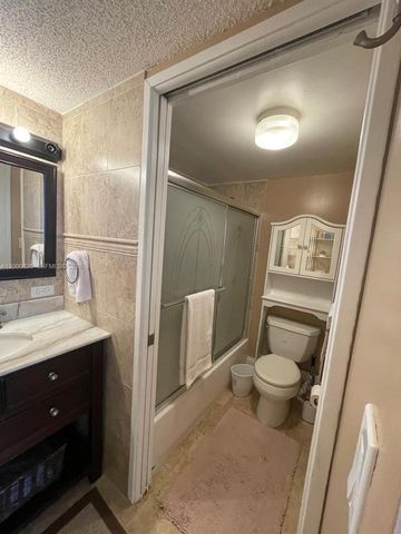 17021 N Bay Rd 318, Sunny Isles Beach, FL 33160