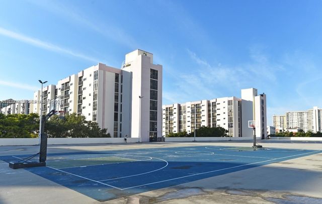 17021 N Bay Rd 318, Sunny Isles Beach, FL 33160