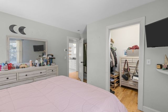 1597 Santuit-Newtown Rd, Barnstable, MA 02635