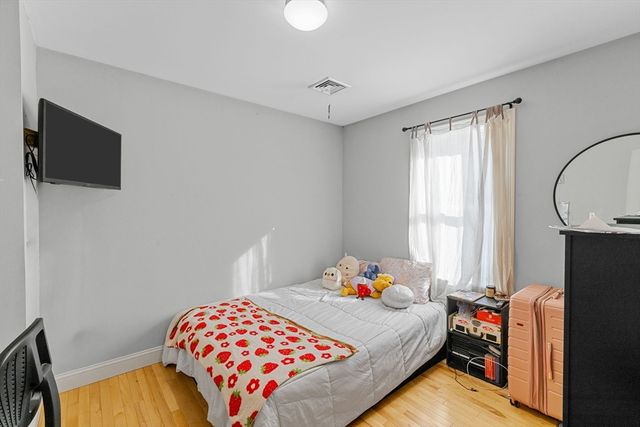 1597 Santuit-Newtown Rd, Barnstable, MA 02635