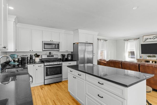 1597 Santuit-Newtown Rd, Barnstable, MA 02635