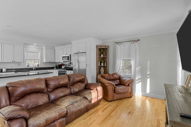 1597 Santuit-Newtown Rd, Barnstable, MA 02635