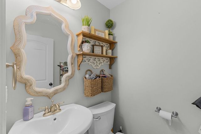 1597 Santuit-Newtown Rd, Barnstable, MA 02635