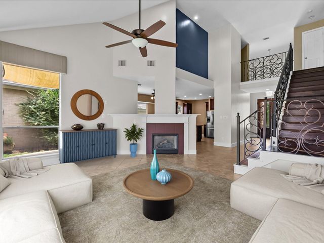 201 Lago Vista Street, Kemah, TX 77565