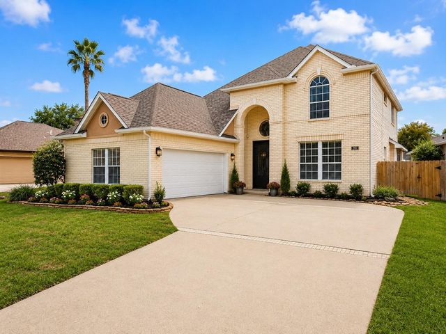 201 Lago Vista Street, Kemah, TX 77565