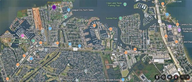 201 Lago Vista Street, Kemah, TX 77565