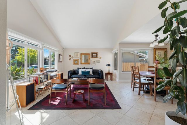 371 Rivertree, Sacramento, CA 95831
