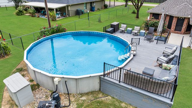 706 Janis Street, Granbury, TX 76049