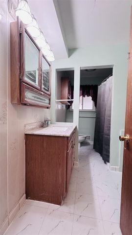 820 S Venoy Road, Westland, MI 48186