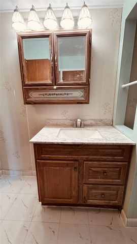 820 S Venoy Road, Westland, MI 48186