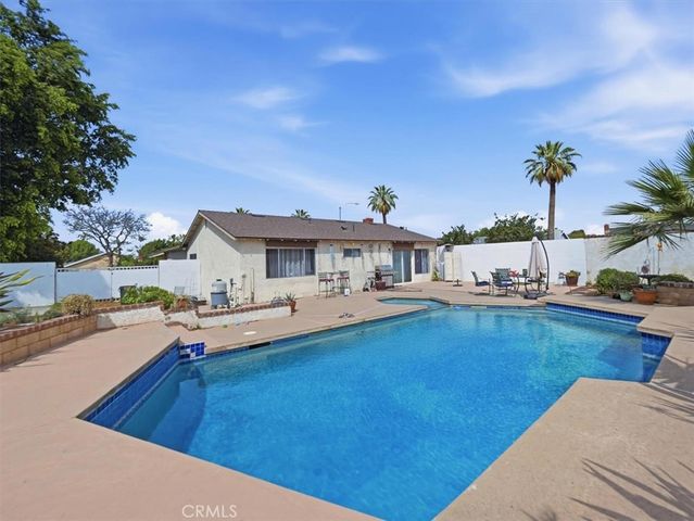 900 Cortez, Corona, CA 92882
