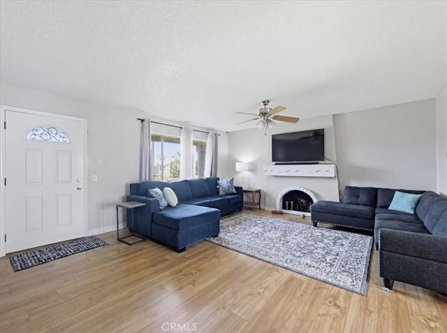 900 Cortez, Corona, CA 92882