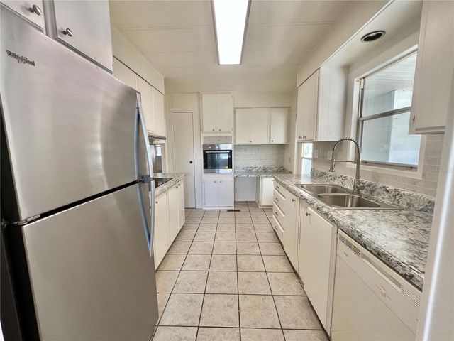 222 HAWTHORNE BOULEVARD, Leesburg, FL 34748