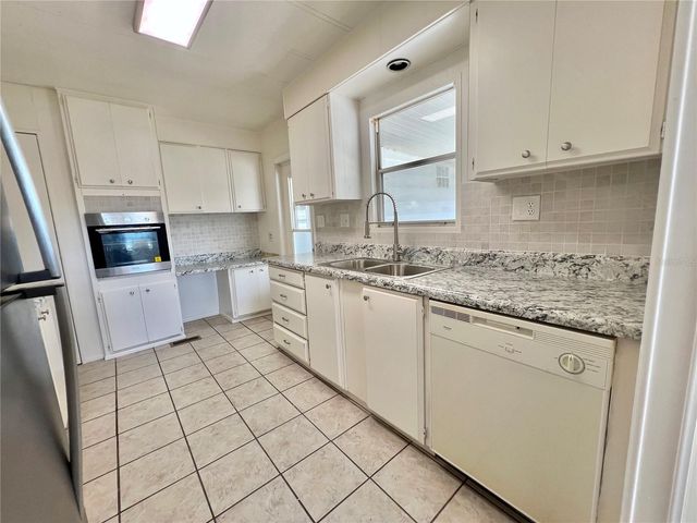 222 HAWTHORNE BOULEVARD, Leesburg, FL 34748