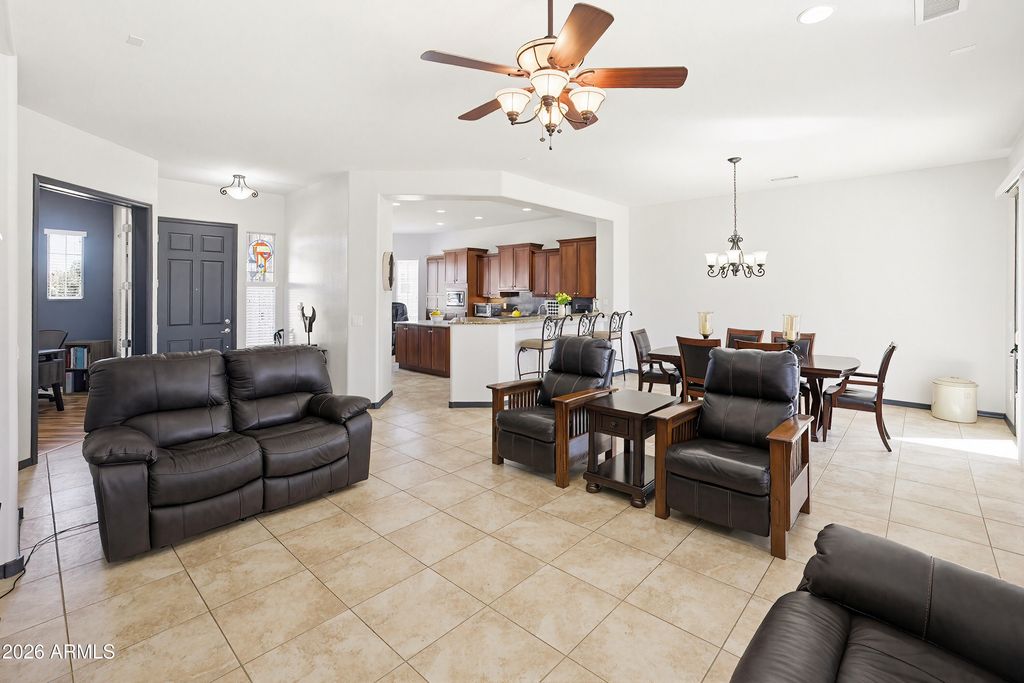 Image 14 of property listing at 26657 W MOHAWK Lane, Buckeye, AZ 85396