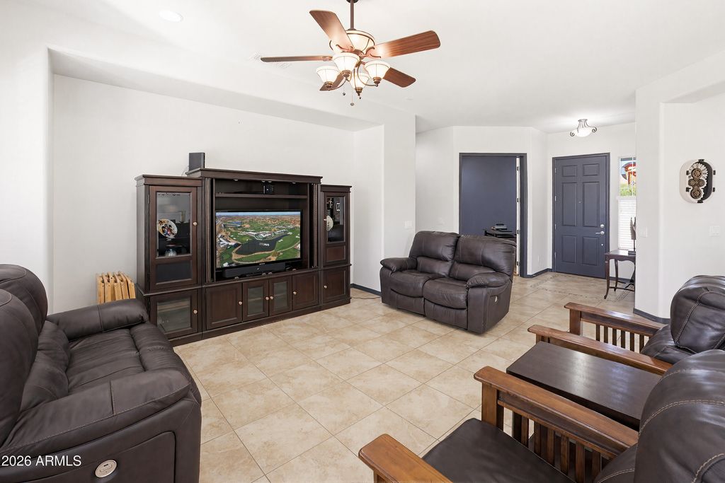 Image 15 of property listing at 26657 W MOHAWK Lane, Buckeye, AZ 85396