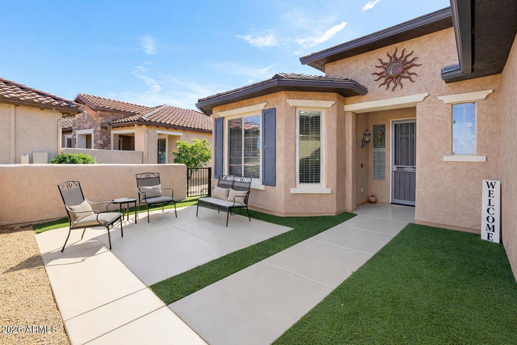 Image 3 of property listing at 26657 W MOHAWK Lane, Buckeye, AZ 85396