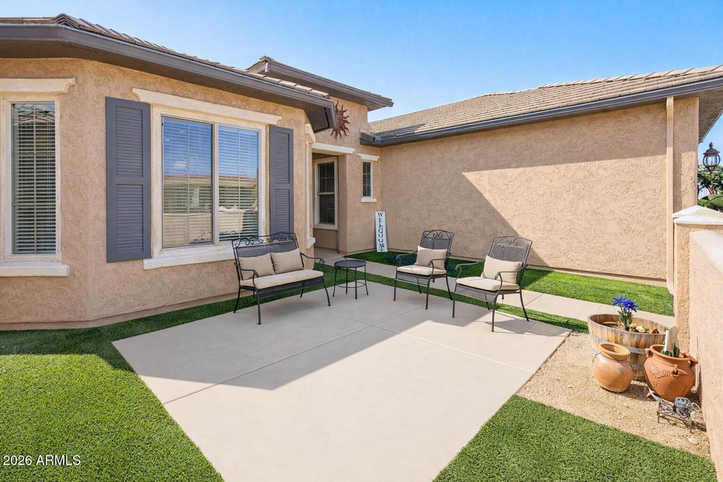 Image 4 of property listing at 26657 W MOHAWK Lane, Buckeye, AZ 85396