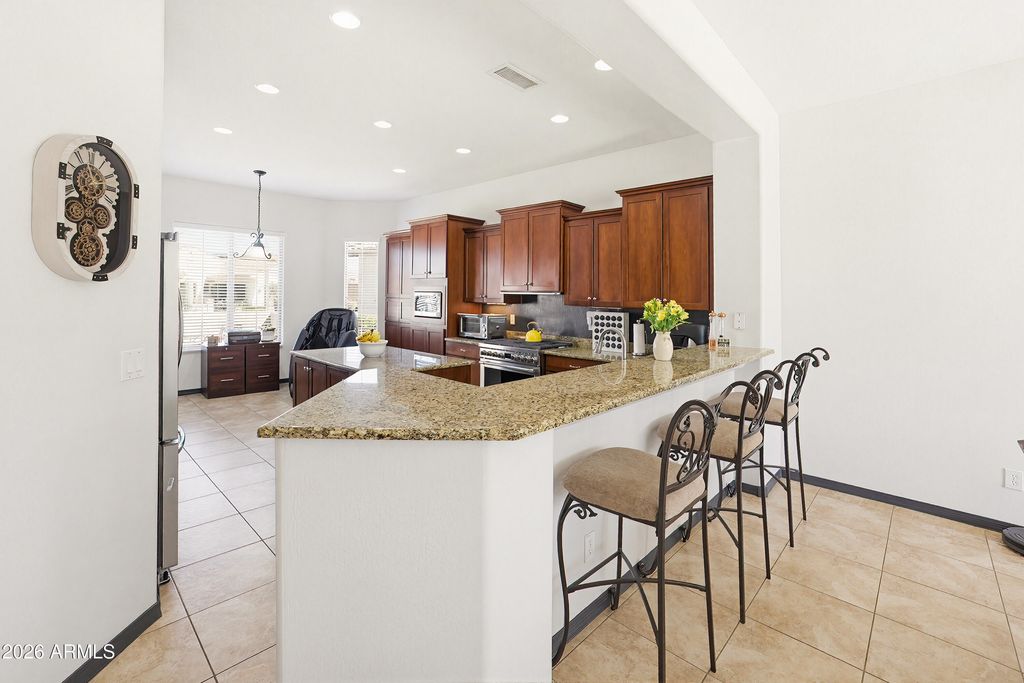 Image 5 of property listing at 26657 W MOHAWK Lane, Buckeye, AZ 85396