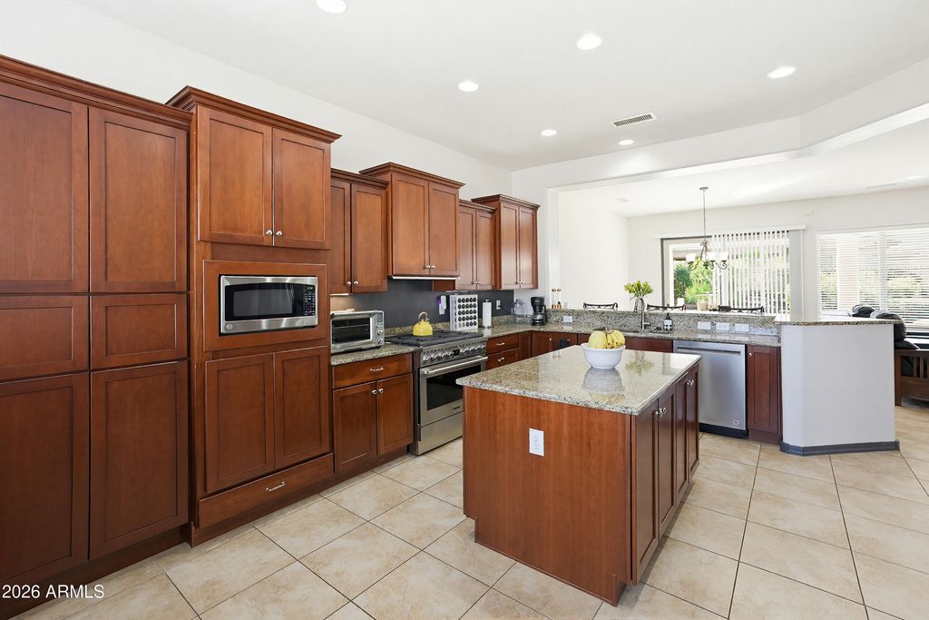 Image 7 of property listing at 26657 W MOHAWK Lane, Buckeye, AZ 85396