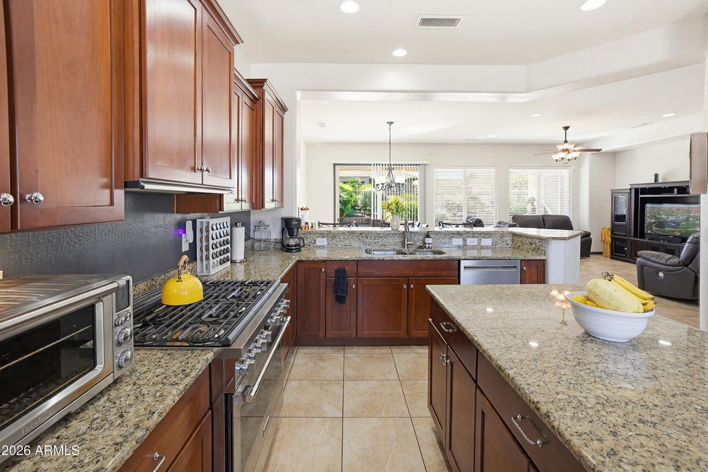 Image 8 of property listing at 26657 W MOHAWK Lane, Buckeye, AZ 85396