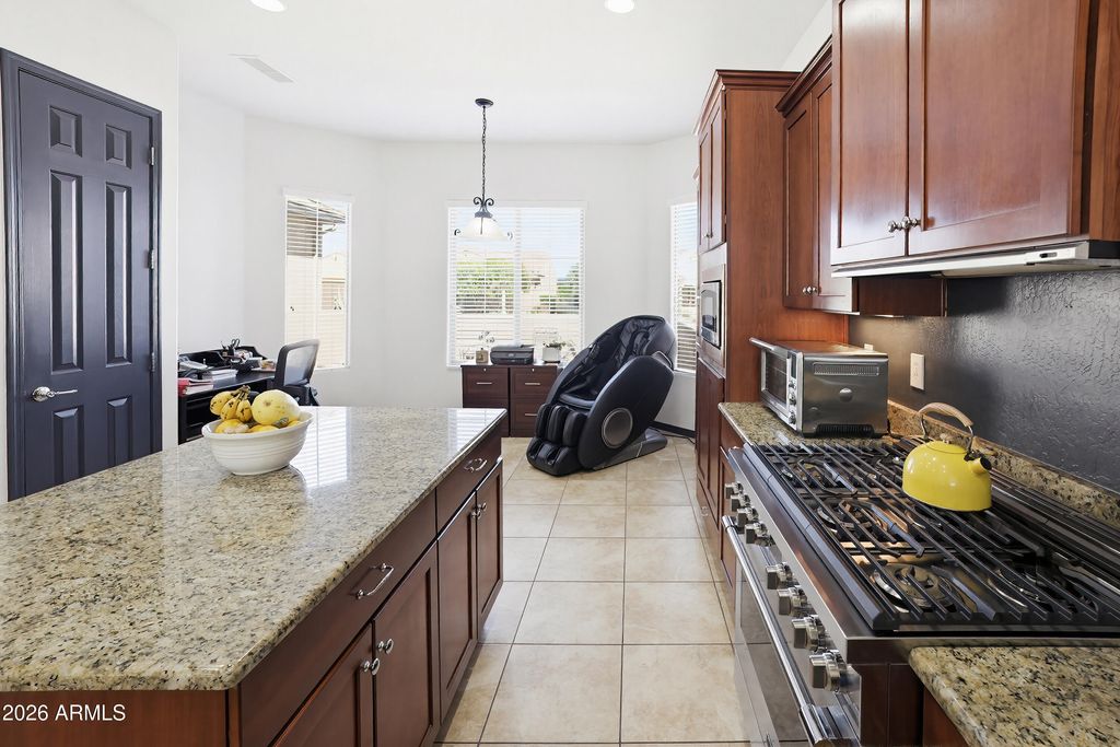 Image 9 of property listing at 26657 W MOHAWK Lane, Buckeye, AZ 85396