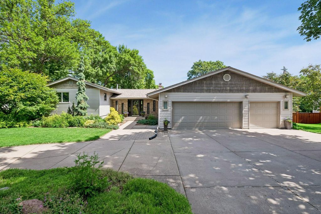 6030 Manchester Drive, Golden Valley, MN 55422