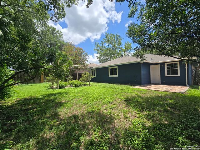 8015 Forest Ash, Live Oak, TX 78233