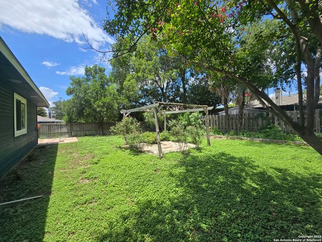 8015 Forest Ash, Live Oak, TX 78233