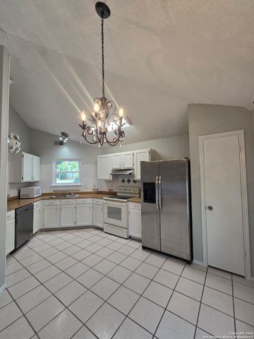 8015 Forest Ash, Live Oak, TX 78233