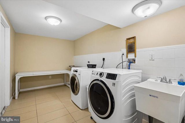 8812 MAXWELL DR, Potomac, MD 20854