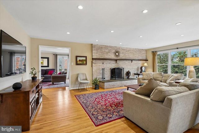 8812 MAXWELL DR, Potomac, MD 20854