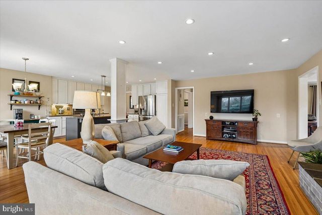 8812 MAXWELL DR, Potomac, MD 20854