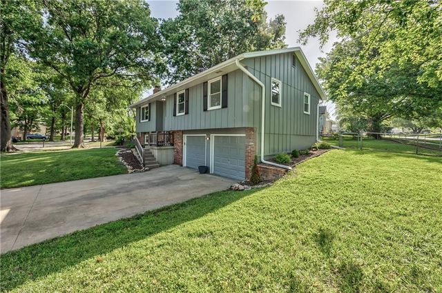 9957 Parkhill Road, Lenexa, KS 66215