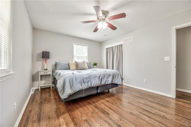 9957 Parkhill Road, Lenexa, KS 66215