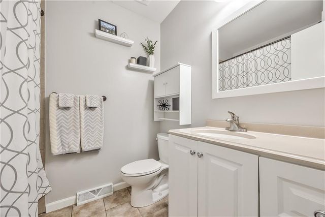 9957 Parkhill Road, Lenexa, KS 66215
