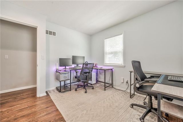 9957 Parkhill Road, Lenexa, KS 66215