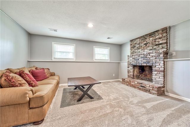 9957 Parkhill Road, Lenexa, KS 66215