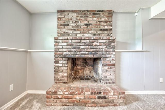 9957 Parkhill Road, Lenexa, KS 66215