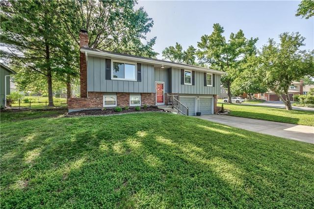 9957 Parkhill Road, Lenexa, KS 66215