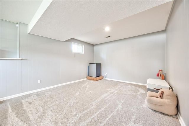 9957 Parkhill Road, Lenexa, KS 66215