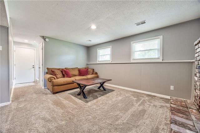9957 Parkhill Road, Lenexa, KS 66215