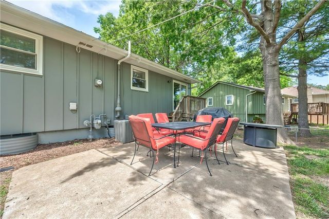 9957 Parkhill Road, Lenexa, KS 66215