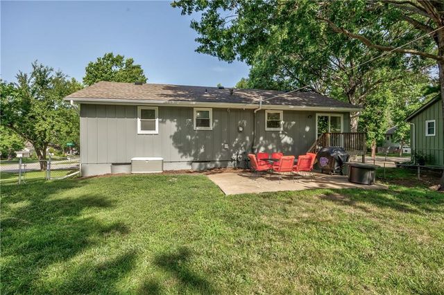 9957 Parkhill Road, Lenexa, KS 66215