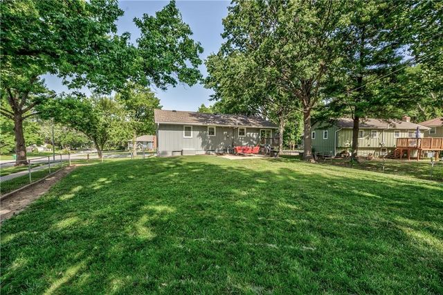 9957 Parkhill Road, Lenexa, KS 66215