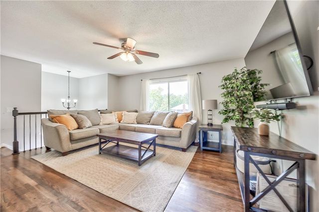 9957 Parkhill Road, Lenexa, KS 66215