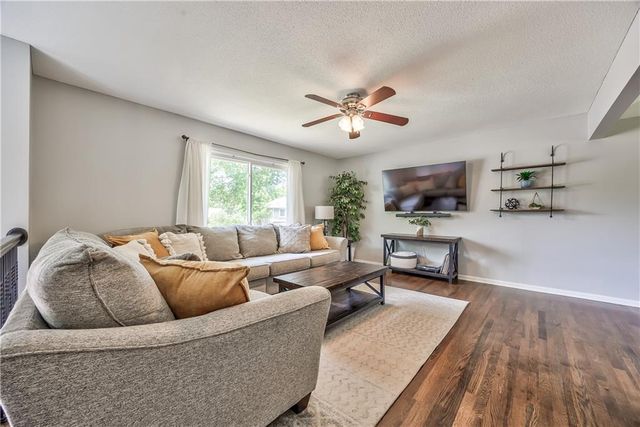 9957 Parkhill Road, Lenexa, KS 66215