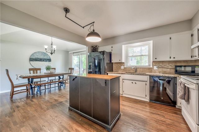 9957 Parkhill Road, Lenexa, KS 66215
